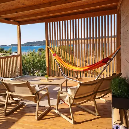 Ferienhaus Panorama mobile home mit Pool am Meer Drage